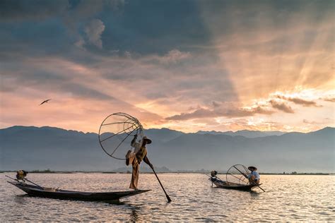 An Inle Lake Sunrise | I wanted to be positioned on the lake… | Flickr