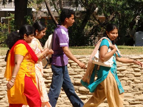 Culture file - Sri Lankan New Year | Express Teach