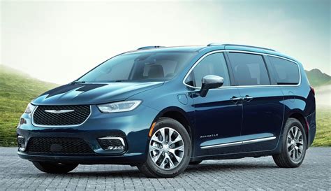 Chrysler Pacifica minivan includes segment's first plug-in hybrid model ...