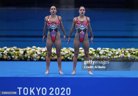 French Synchronized Swimming Team Photos and Premium High Res Pictures ...