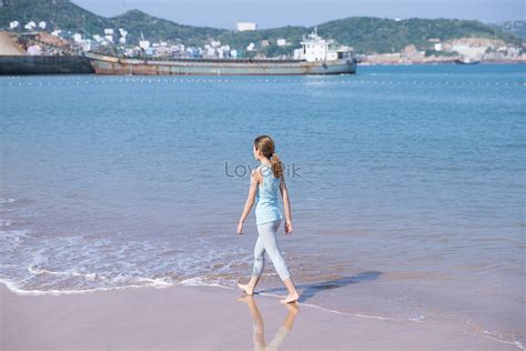 Summer Beach Beauty Beach Walking Picture And HD Photos | Free Download On Lovepik