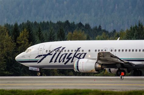 Juneau International Airport to resurface main runway