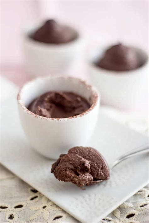 Quick and Easy Paleo Chocolate Mousse Recipe