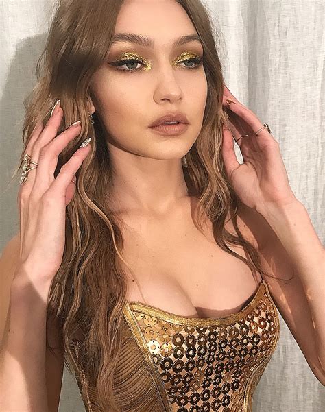 Gigi Hadid gold glitter eyeshadow makeup look | Dinner makeup, Gigi hadid makeup, Gigi hadid