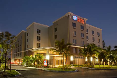 Exterior Photos - Comfort Suites Miami Airport