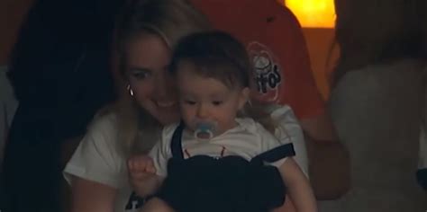 Justin Verlander waves to Kate Upton and baby | MLB.com