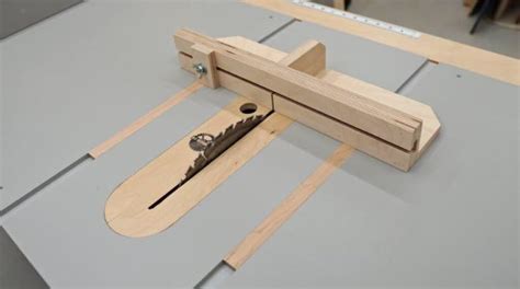 Mini Table Saw Sled – Free Woodworking Plan.com