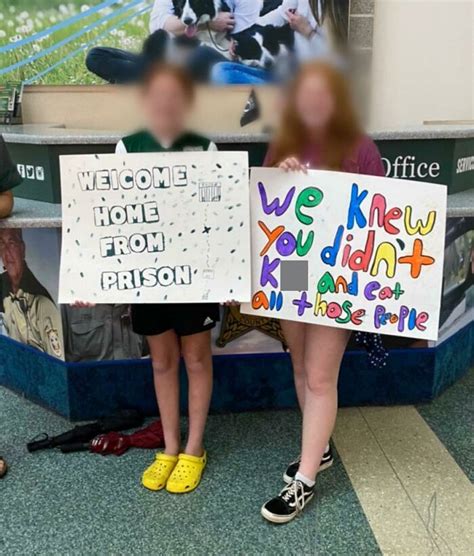 73 Funny And Embarrassing Airport Pickup Signs That Were Impossible To Miss (New Pics)