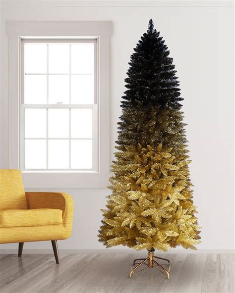 54 Super Elegant Black And Gold Christmas Décor Ideas - DigsDigs