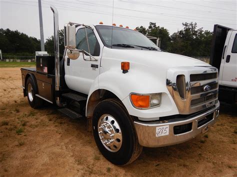2009 FORD F750 Flatbed Truck