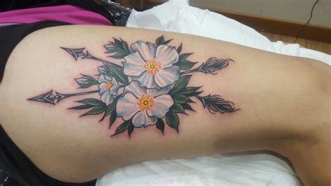 Cherokee roses with arrows through the middle.. My newest pieces. Thigh ...