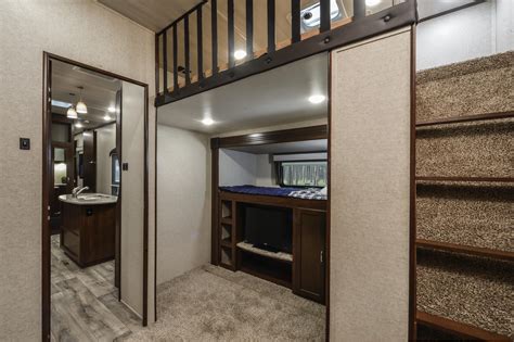 Seeking a large space for kids or guests in your next #fifthwheel? Sundance and Gateway have you ...