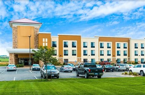 Comfort Suites 4141 Maine Avenue SE, Rochester MN - Review of Med City Hotel & Suites, Rochester ...