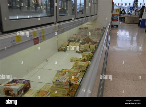 Empty shelves uk hi-res stock photography and images - Alamy