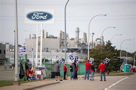 Ford and United Auto Workers reach agreement that would end 6-week strike