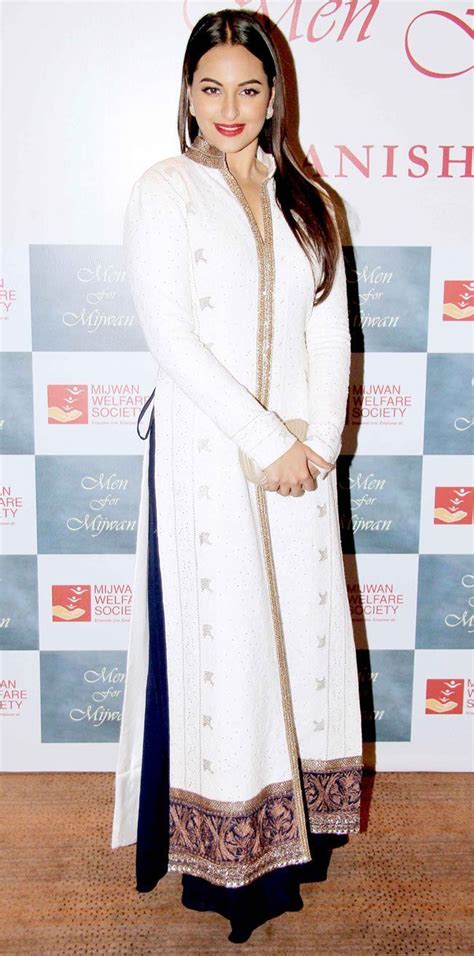 Sonakshi Sinha at the Mijwan Fashion Show | Veethi | Sonakshi sinha, Fashion, Indian designer wear