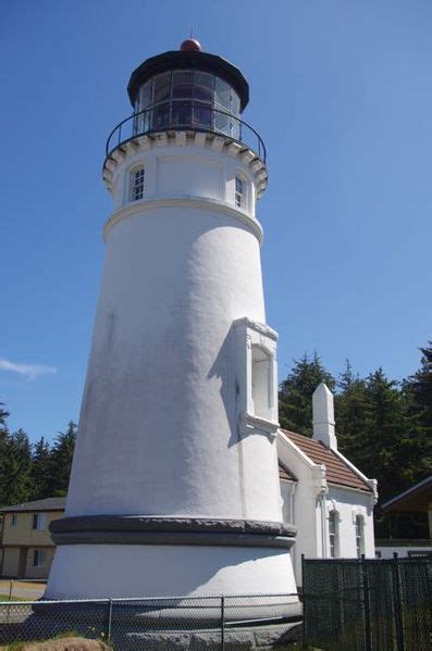 File:Umpqua Lighthouse, Umpqua Lighthouse State Park.jpg - Hiking in Portland, Oregon and Washington