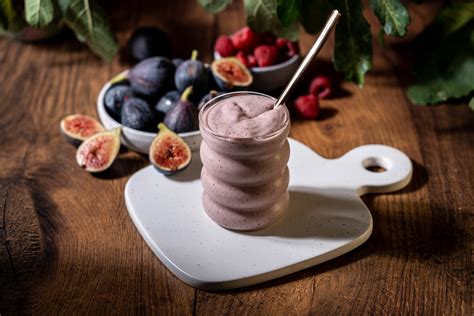 Creamy Fig and Berry Smoothie - Leisure Fan Club