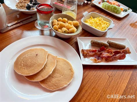 HURRY! Tickets Now on Sale for Breakfast With Santa in Disney World - AllEars.Net