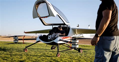 Israeli startup makes inroads with personal flying vehicle | Reuters