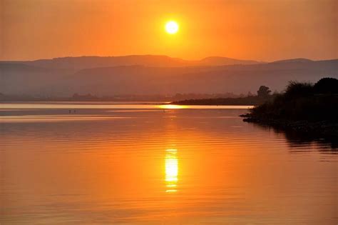 Sunset over the Kinneret also known as the Sea of Galilee. | Kunst grundschule, Grundschule, Kunst