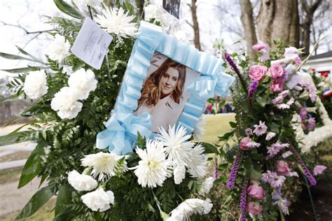 Emotional tributes to Lisa Marie Presley at funeral - LMFM