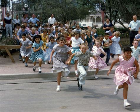 Vintage photographs from Disneyland's historical opening day, 1955 - Rare Historical Photos