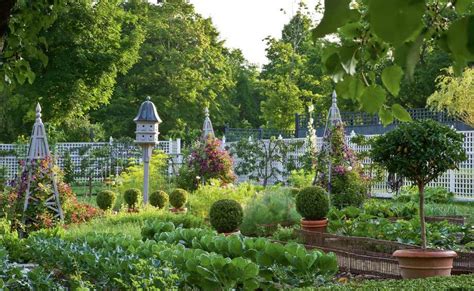 A visit with style icon Carolyne Roehm in her Connecticut garden - Connecticut Post