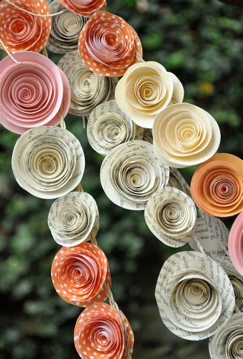 5 of the Best Upcycling Ideas | To Work Or Play | Fleurs en papier, Papier diy, Idées de mariage