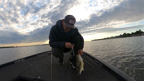 Pre-fishing for Tournament on Oneida Lake. - YouTube