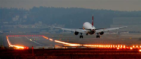 Airplane Landing Pictures 07497 - Baltana