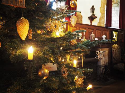 A Truly Traditional Christmas At Hever Castle – the joy of five