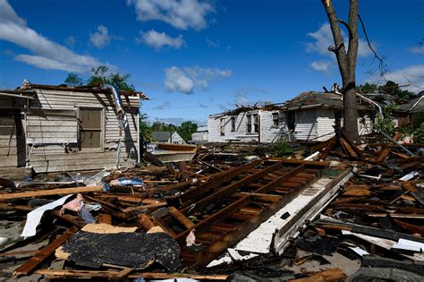 At least 9 dead after tornadoes batter South Carolina