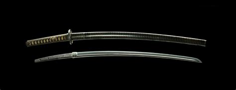 A Gassan Katana Featuring the regular wavy “Ayasugi” Grain Pattern (Ji) « Unique Japan