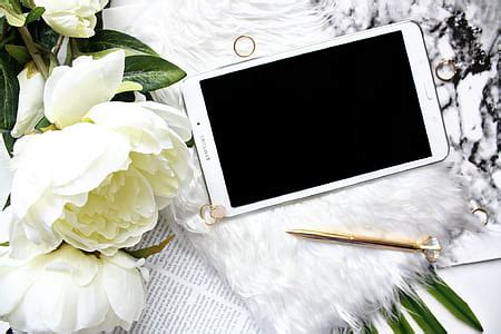Royalty-Free photo: Whiten iPad | PickPik
