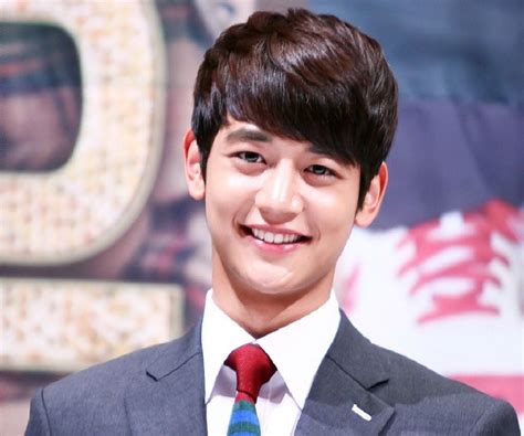 View Shinee Minho Gif - Cahaya Track