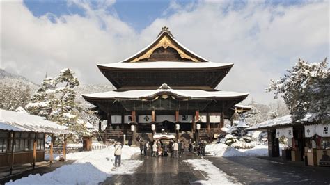 2-Day Snow Monkeys & Snow Fun Winter Tour inc. Luxury Onsen Hotel - SNOW MONKEY RESORTS