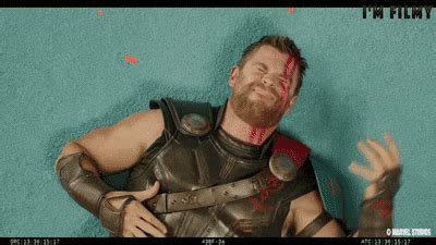 Video Vault: Thor and Hulk Get Cute in Thor: Ragnarok Bloopers! | The ...