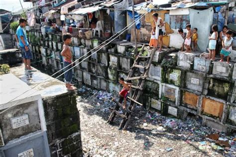 Manila North Cemetery : r/UrbanHell