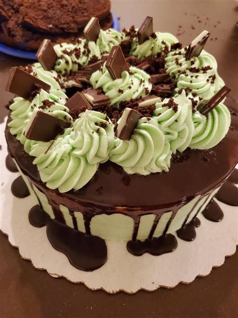 [Homemade] My fiancee made me an Andes mint cake for my birthday | Mint cake, Cake, Food