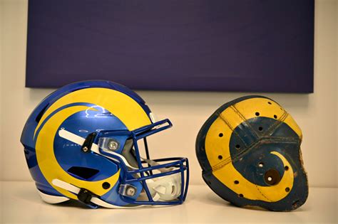 Los Angeles Rams: 2022 Helmet Officially Licensed NFL Removable Adhe ...