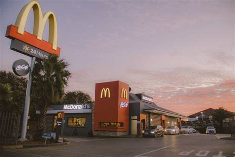 McDonald's: Business Model Canvas, its evolution and company's history