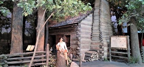 3 Reasons You Should Visit the Abraham Lincoln Museum – Dang Travelers