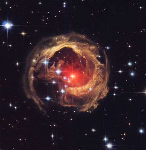 V838 Monocerotis. (Credit: Roberto Colombari / NASA / TheHubble HeritageTeam (AURA/STScI ...