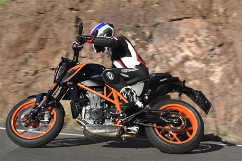 First ride: KTM 690 Duke and 690 Duke R ... | Visordown