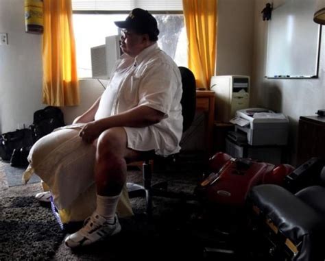 Wayne Wesley Jr., Las Vegas Man, Undergoes 13-Hour Surgery To Remove 130-Pound Testicle; Should ...