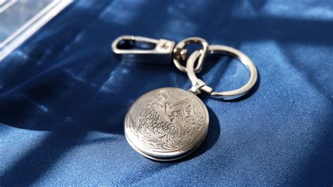 Secret Message Locket Keychain - Istorya