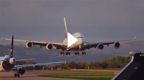 Beautiful sight of a gigantic Emirates Airbus A380 landing in the ...