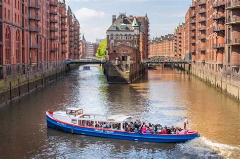 Hamburg: Hafen und Elbe Flussfahrt mit Live-Kommentar | GetYourGuide