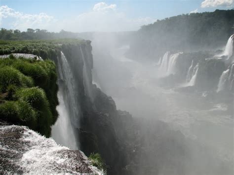 Melihat Keindahan Air Terjun Iguazu